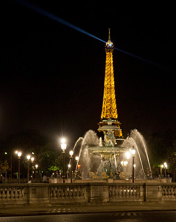 Eiffel towerat night with fountain in foreground